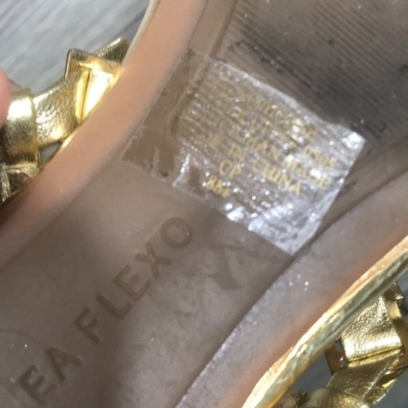 Enzo Angiolini Gold Rhinestone Thong Style Flat Sandals size 8 - Picture 9 of 9